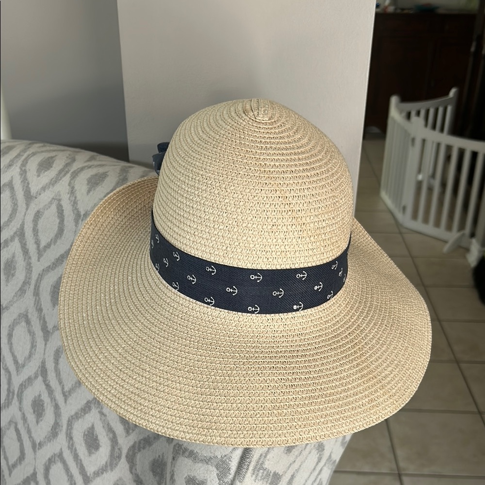 Elegant Beige Sun Hat with Navy Band